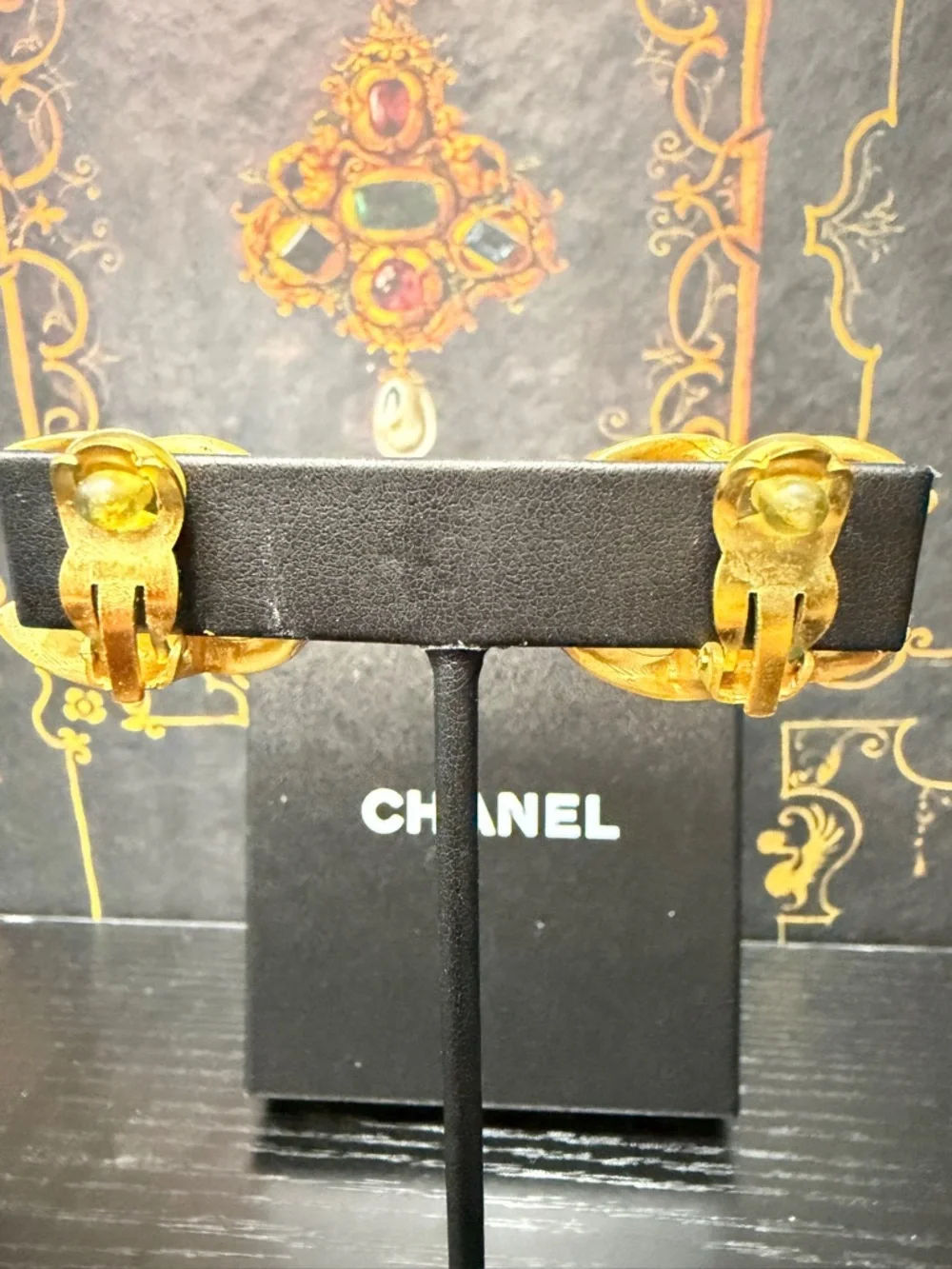 CHANEL Gold Interlocking CC Clip-On Earrings - Picture 3 of 7